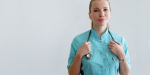 Quem bebe apenas aos finais de semana e alcoólatra?